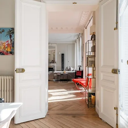 Veeve - Sun-drenched Sophistication Apartment Paris
