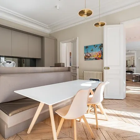 Veeve - Sun-drenched Sophistication Paris