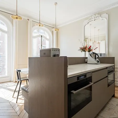 Veeve - Sun-drenched Sophistication * Paris